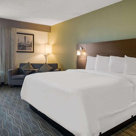 Radisson Hotel Grand Rapids Riverfront Exteriör bild